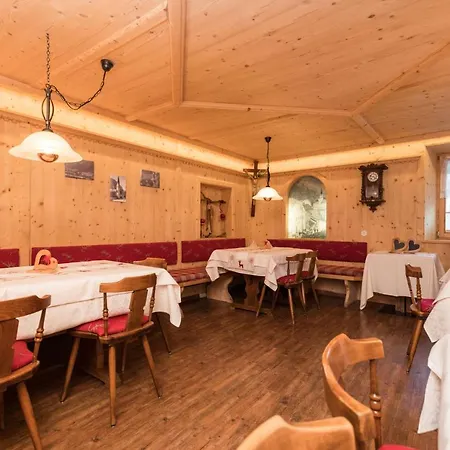 Kreuz 4* فوندس