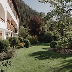 Kreuz Hotel 4*